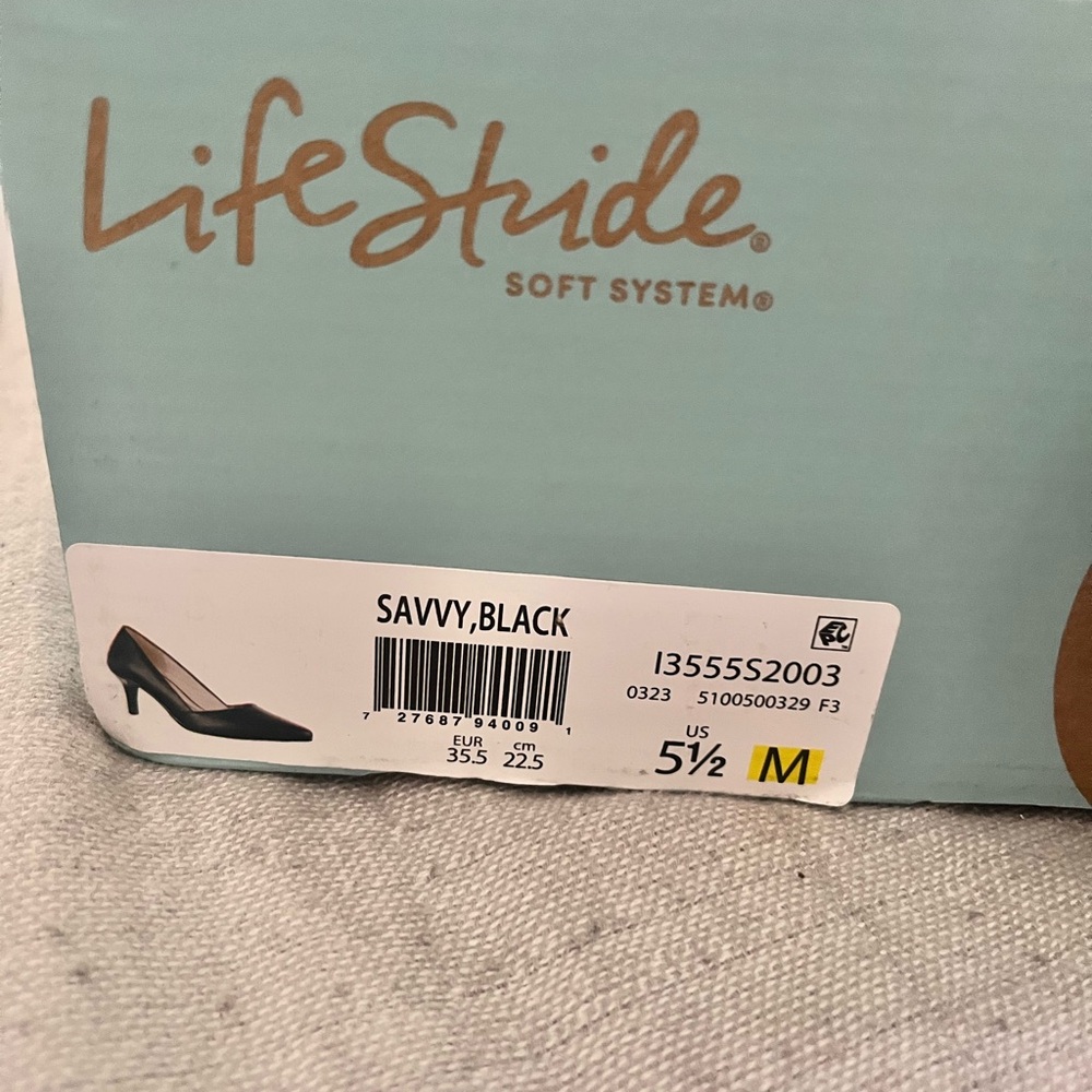 LifeStride Savvy Black Pointed Toe Kitten Heel Pumps